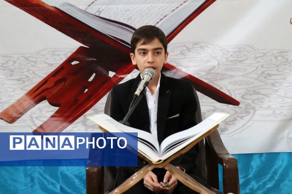 محفل هزار نفری انس با قرآن در ابرکوه همزمان با دهه فجر
