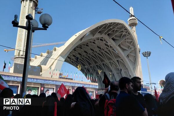 وداعی در قلب مصلی امام خمینی(ره)