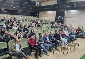 برگزاری همایش و موسیقی و شعر خوانی در شهرستان دلفان

