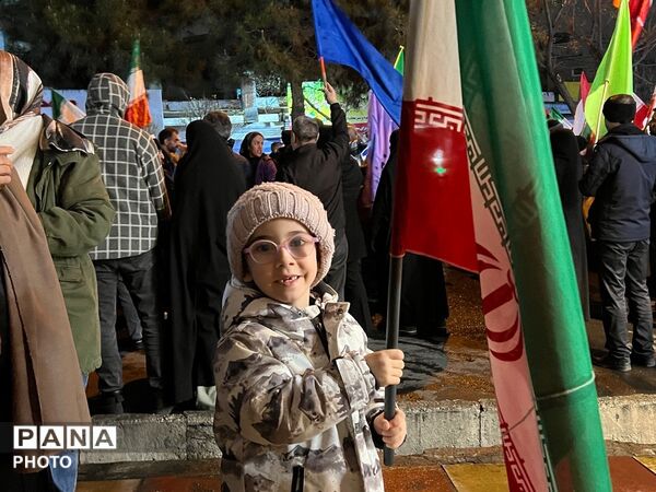حضور باشکوه مردم کرج در شب بیست و هفتم