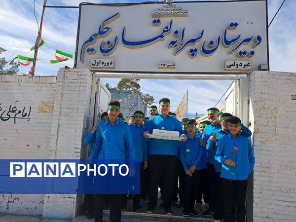 جشنِ تکلیفِ «به وقتِ میهن خدایی» دانش آموزان اشکذری همراه دستبوسی مادر