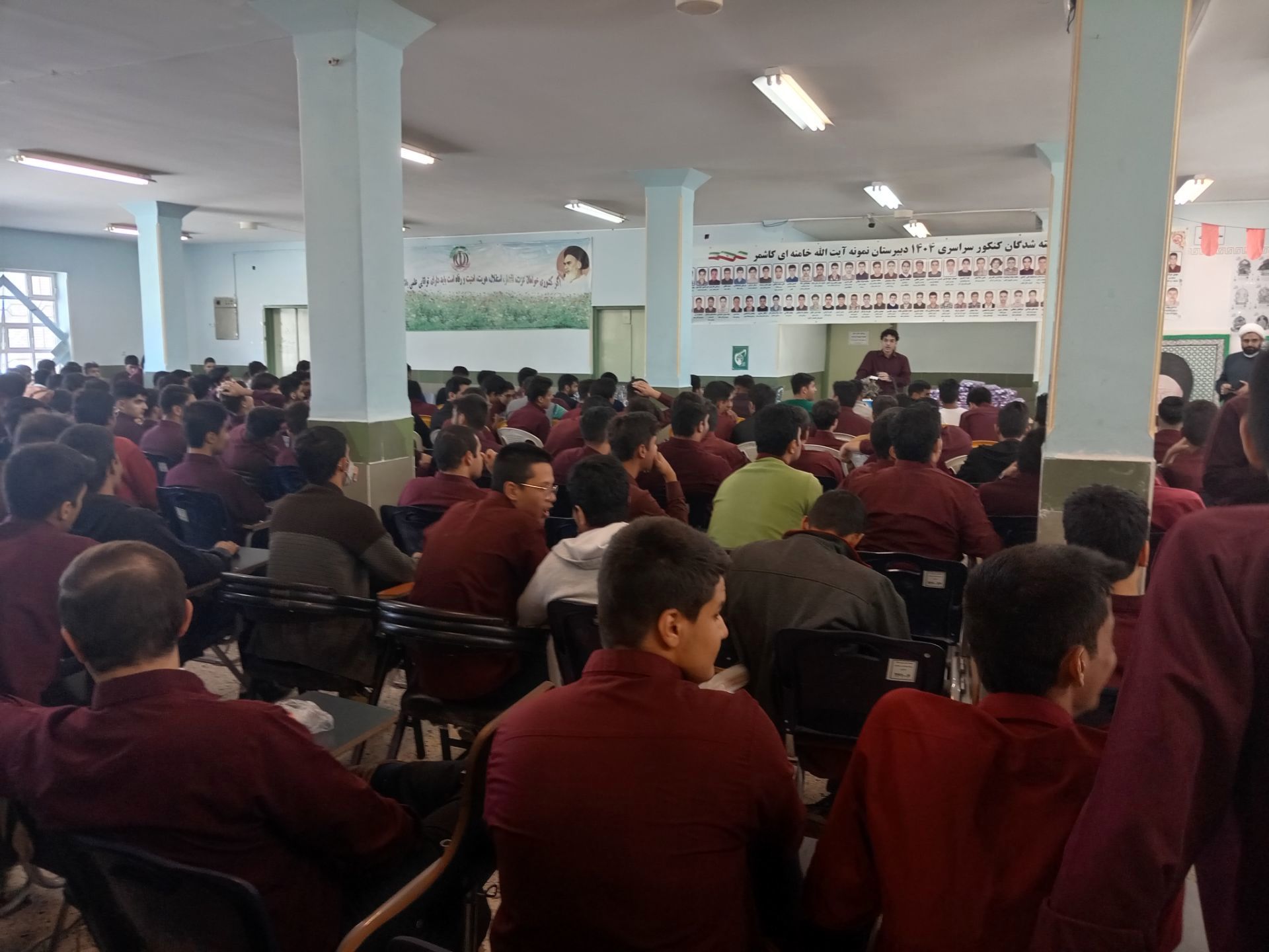 جشن ستارگان و تجلیل از پذیرفته شدگان کنکور ۱۴۰۴ دبیرستان نمونه آیت‌الله خامنه‌ای 