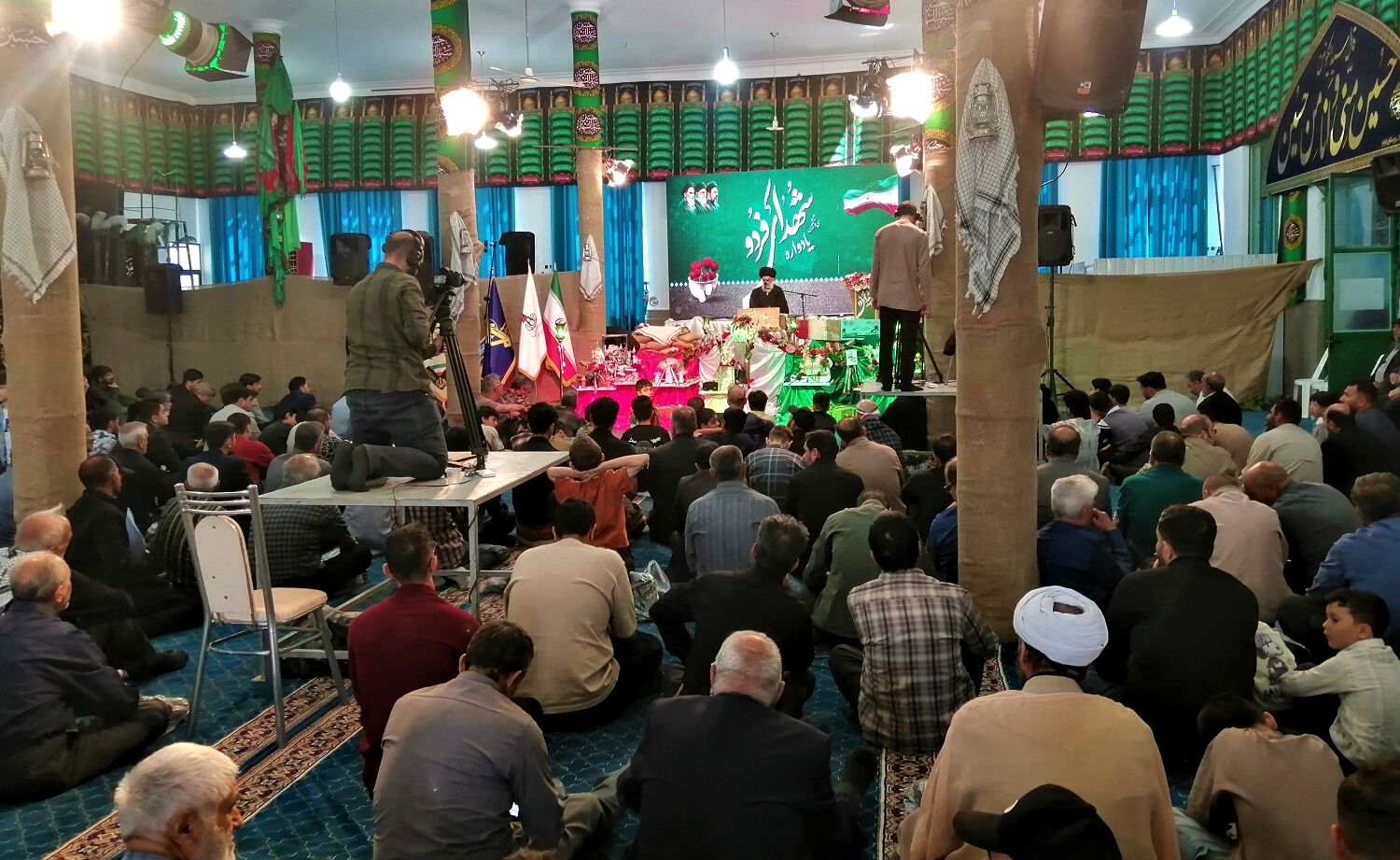 کتاب «مادر اکبر» در یادواره شهدای روستای فردو رونمایی شد