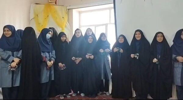 جشن روز مادر و ولادت حضرت زهرا (س) در دبیرستان شاهد تکتم ناحیه ۳