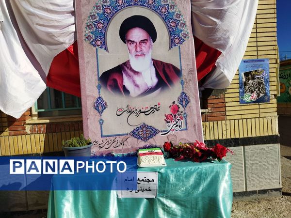 نواختن زنگ انقلاب به‌مناسبت دهه فجر در راز و جرگلان