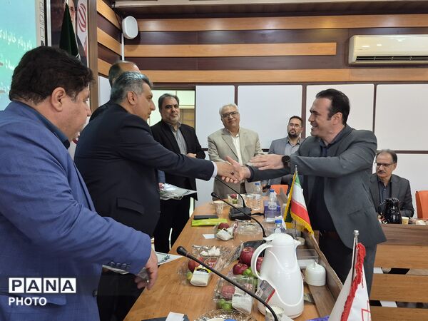 معلمان نمونه در قاب افتخار آموزش و پرورش منطقه ۵