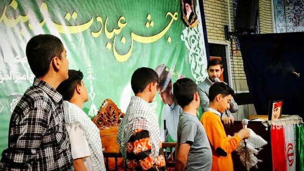 مراسم جشن عبادت دانش‌آموزان پسر در شهرستان ملارد