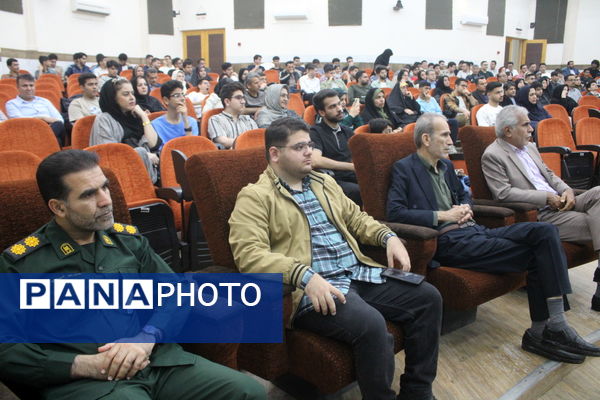 تجلیل از برگزیدگان دبیرستان شهید بهشتی شهرستان بوشهر (2)