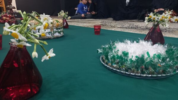 برپایی سفره‌ حضرت ام‌البنین سلام الله در شهرستان صومعه‌سرا