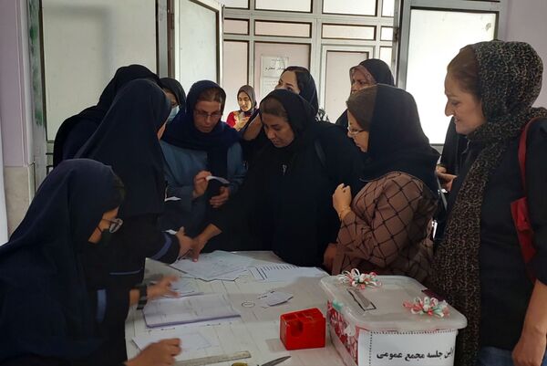 اولین جلسه انجمن اولیاء و مربیان دبیرستان دخترانه شهید محمد تقی دستغیب 