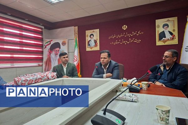 مراسم تقدیر از دانش‌آموزان فعال شورا در شهرستان ملارد