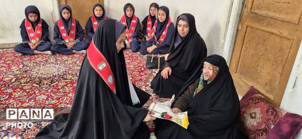 دیدار دانش آموزان پیشتاز با خانواده شهید شهامتی