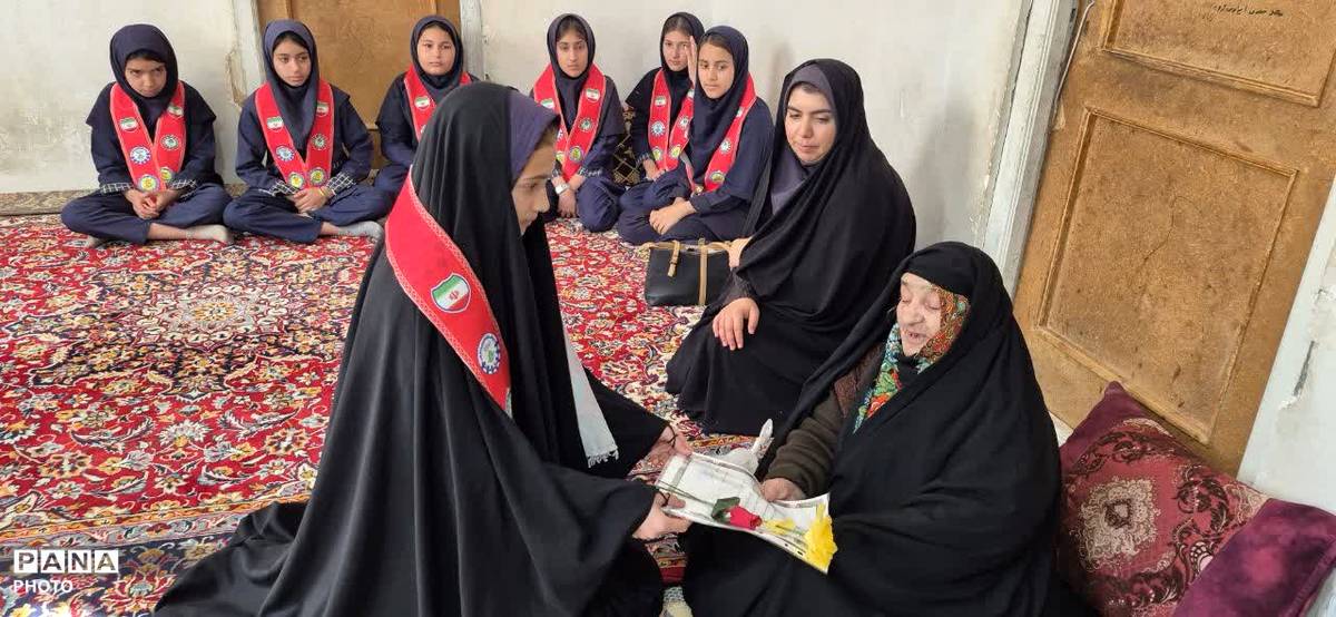 دیدار دانش آموزان پیشتاز با خانواده شهید شهامتی