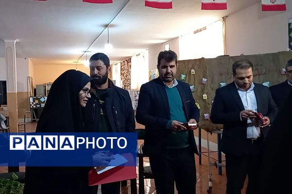 اجرای طرح ملی مدرسهٔ انقلاب در دبیرستان شهدای محراب شهرستان قرچک 