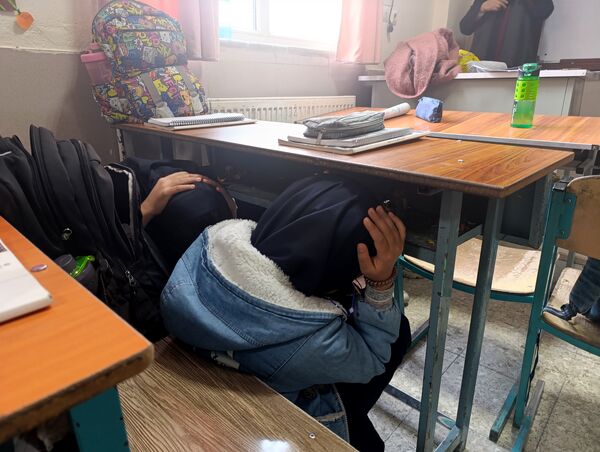 بیست‌وهفتمین مانور سراسری زلزله و ایمنی در دبیرستان میرزا جعفر سروقد