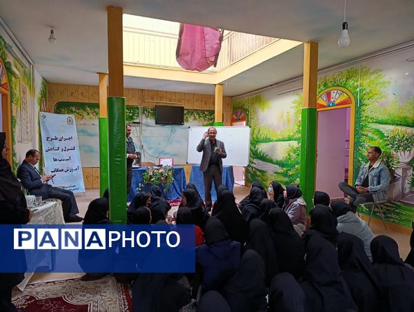  جلسه آموزش خانواده در دبیرستان نمونه اندیشه 