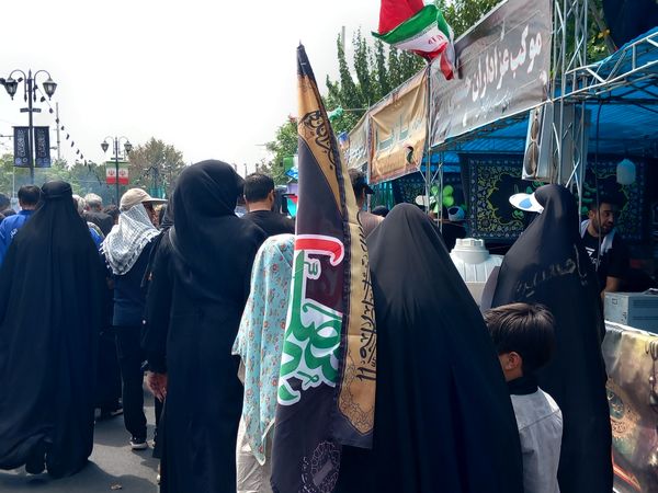 استقبال دلدادگان اباعبدالله الحسین (ع) از پیاده روی جاماندگان اربعین حسینی‌