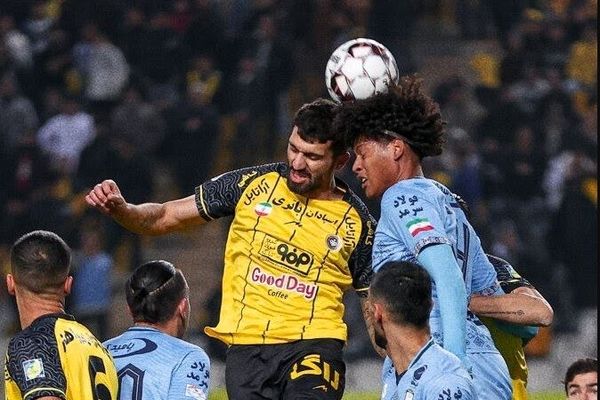 چادرملو در دقایق پایانی مغلوب سپاهان شد 