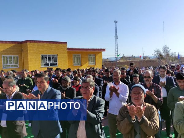 حضور با شکوه مردم شهر نسر و رباطسنگ در نماز عید سعید فطر 