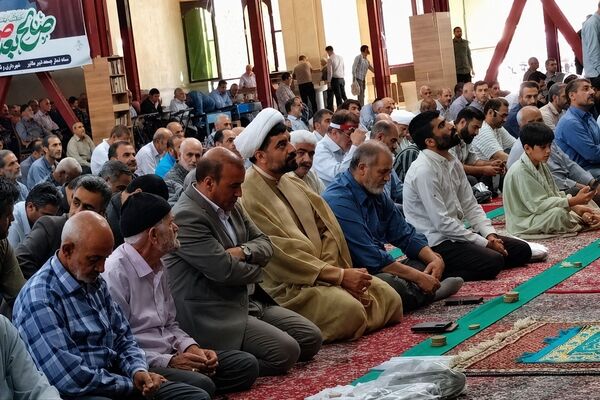 نماز جمعه ملایر؛ شکوه حضور مردم در کنار مسئولان