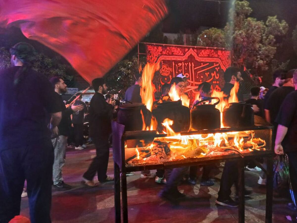 جمعیت خیره‌کننده و مراسم پرشور علم‌کشی، سینه‌زنی و دمام‌زنی در آخرین شب مسلمیه در شهرری