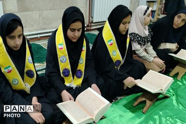 محفل انس با قرآن کریم در آموزشگاه شهید مجید دهنوی نیشابور