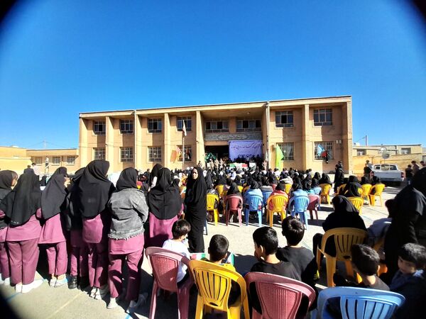 آنان که گمنامند زهرایی تبارند