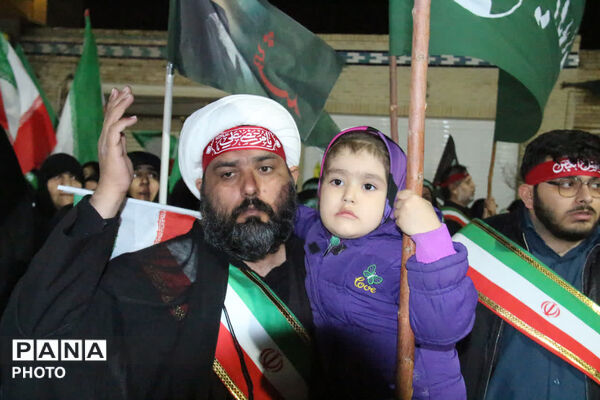 دسته کفن پوشان یزدی در سوگ رهبر انقلاب