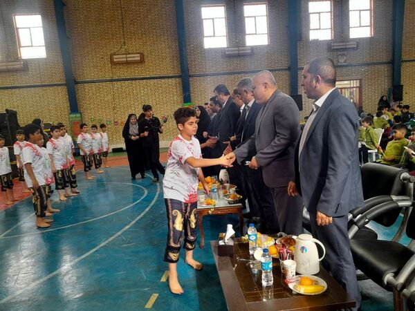 جشن گلریزان در دبستان شهدای بسیج بوشهر