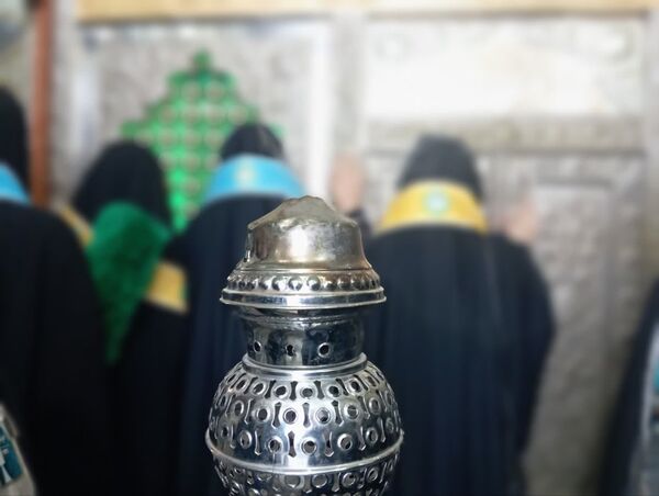 خادمان کوچک، ارادت بی کران