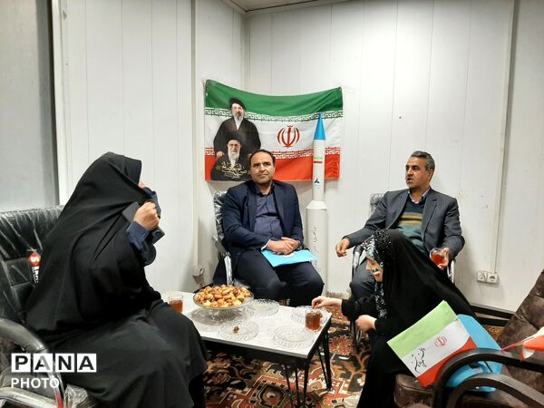 پویش «با هم قوی‌تر شویم»  در میدان ۱۵ خرداد