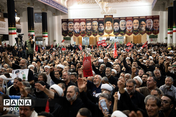عزاداری زائران حضرت معصومه(س) در مجلس بزرگداشت رهبر شهید