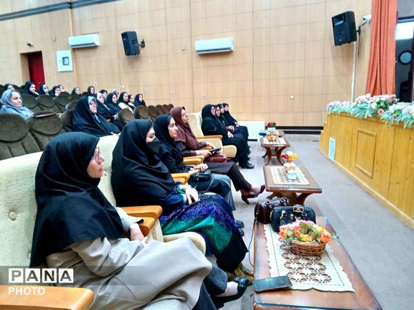 جلسه انجمن اولیا و مربیان دبیرستان نمونه فرهنگ در کانون شهید شوشتری