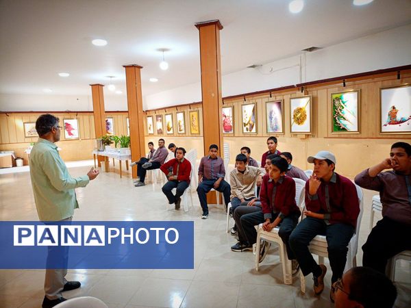 دانش آموزان دبیرستان میثاق از نمایشگاه خط بازدید کردند 