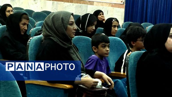 محفل مشاعره و توفان واژه‌ها در تهران