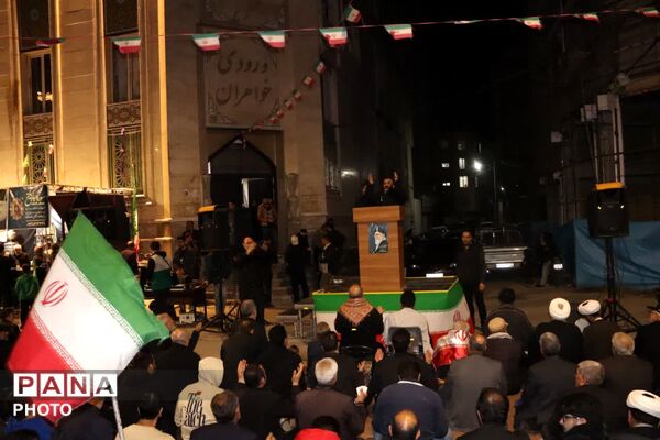 برپایی نماز استغاثه روبه‌روی مسجد جامع محمدشهر کرج