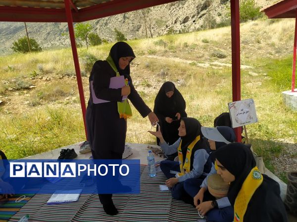 اردوی مهارتی تشکیلاتی پیشتازان دختر مقطع متوسطه اول ناحیه سه شیراز 