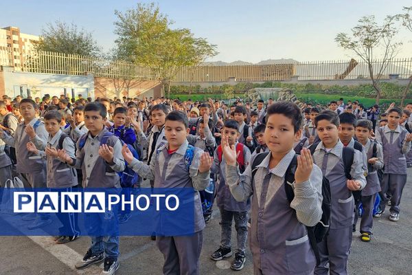 مراسم بزرگداشت خیر مدرسه ساز در دبستان بانو ابوالوفا ناحیه دو شهرری 