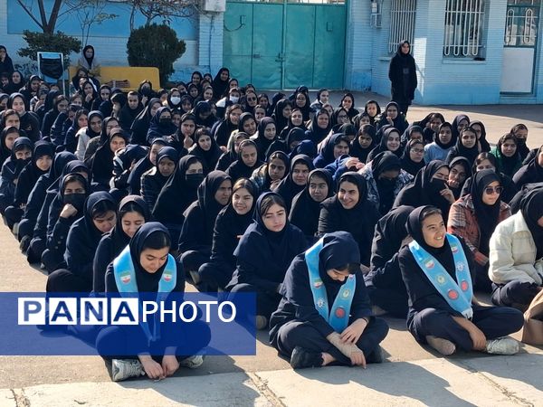 آموزش انواع دست ها و گره های پیشتازان در دبیرستان دخترانه فاطمیه