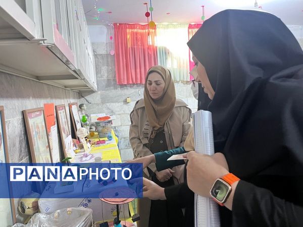 نمایشگاه کاردستی، کتاب‌های درسی و بازی و مهارت در دبستان هدی یک