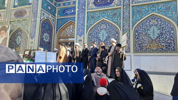 نخستین روز از دهه مبارک فجر با برگزاری برنامه‌های فرهنگی و مذهبی متنوع در شهرستان اسفراین