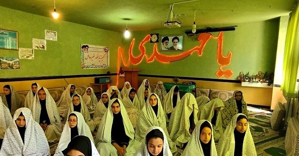 زنگ نماز در دبیرستان نمونه دولتی شهید خزایی اسدآباد