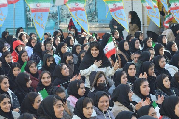 زیر پرچم ایران