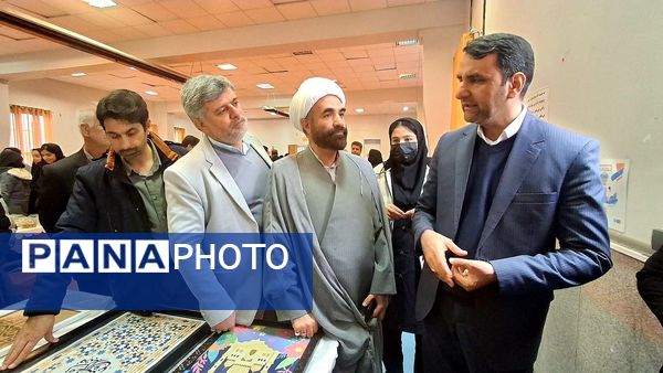بازدید مسئولان و دانش‌آموزان از نمایشگاه دستاوردهای هنرستان بنت‌الهدی صدر