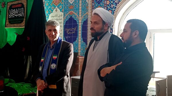 حضور مسئولان میان معتکفین مدرسه تمام تشکیلاتی پیشتازان صدرا متوسطه اول در اختتامیه اعتکاف 