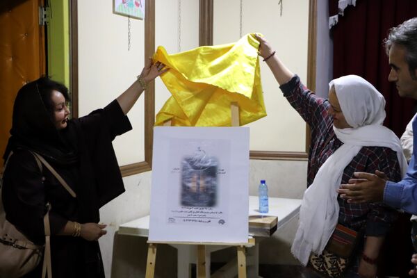 نمایش «در باران آمد» تا سوم مهرماه روی صحنه می‌رود