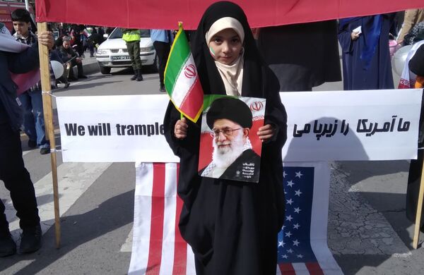 حضور پرشور دانش آموزان دبستان تربیت در راهپیمایی ۲۲ بهمن