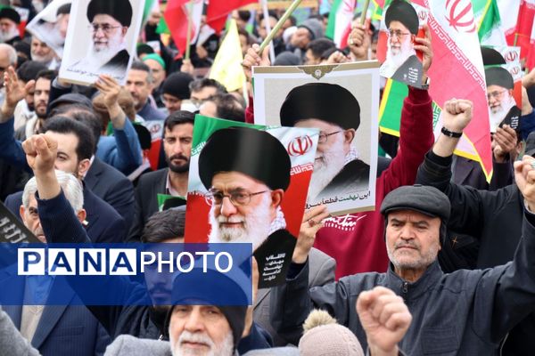 طنین شعارهای انقلابی در سالروز پیروزی انقلاب اسلامی ایران