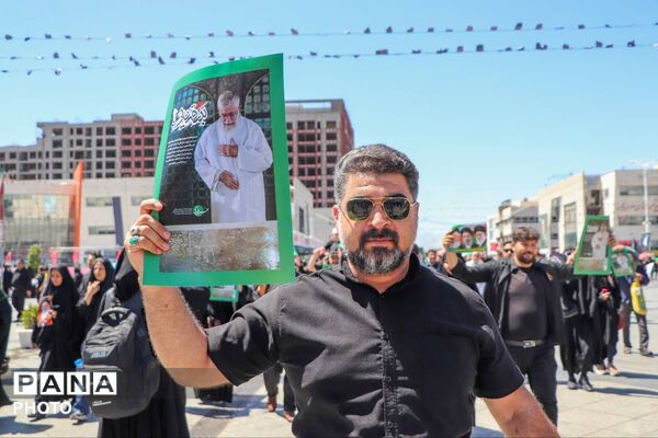 تشییع پیکر رهبر شهید انقلاب در مشهد مقدس با حضور پرشور مردم 