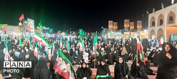 گرامیداشت یاد دختران مدرسه شجره طیبه میناب در میدان امیرچخماق یزد